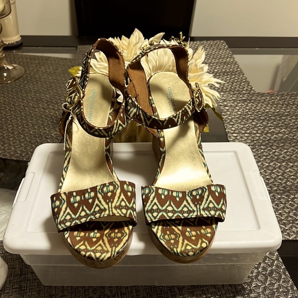 Christian Siriano Shoes - Christian Seriano Brown & Cream Sandals